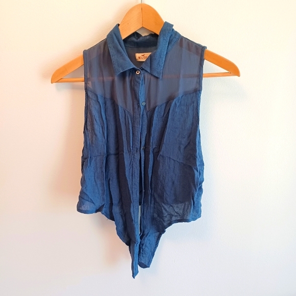 Hollister crop top with tie - Picture 1 of 4